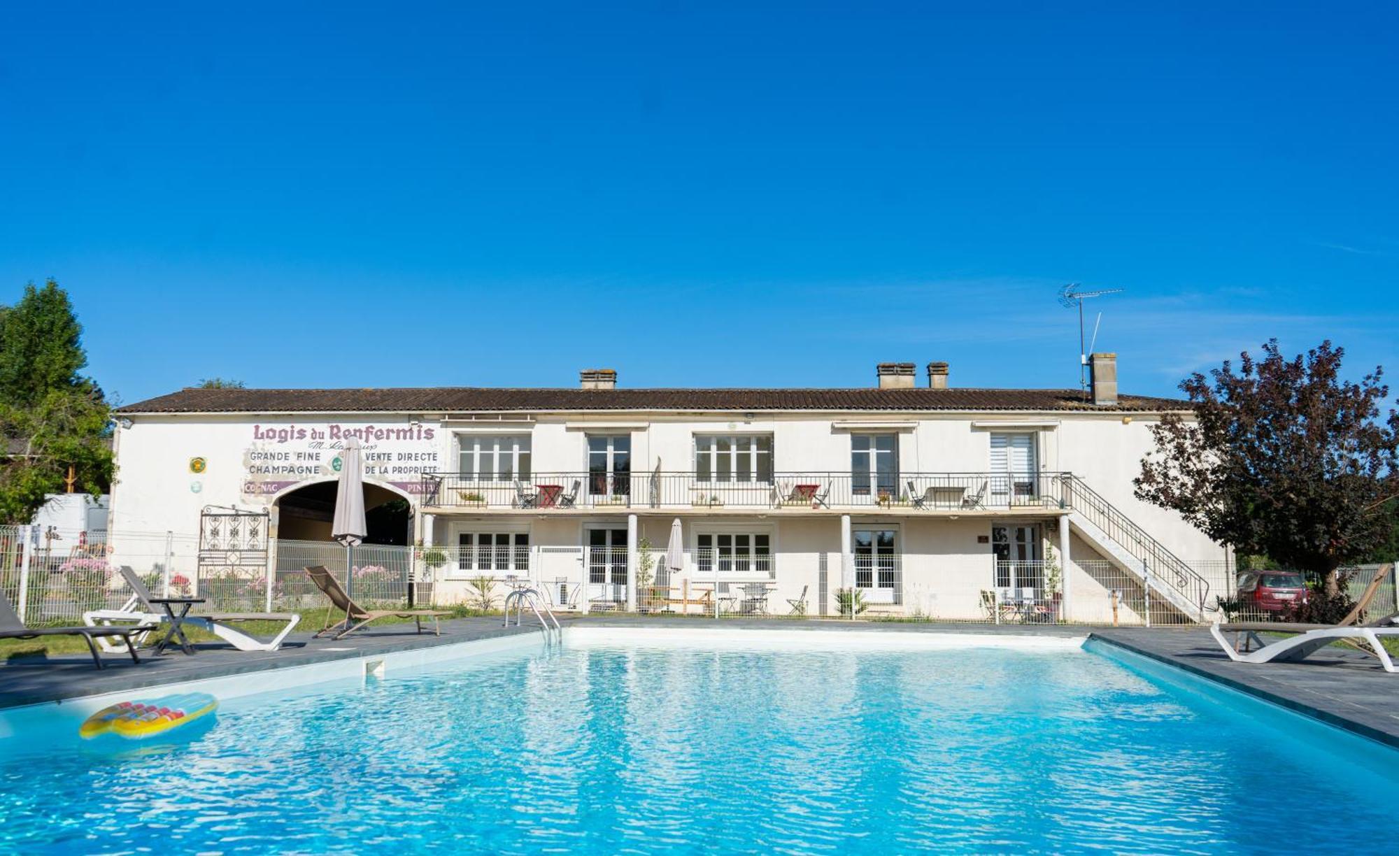 Logis Du Renfermis * Saint-Meme-les-Carrieres