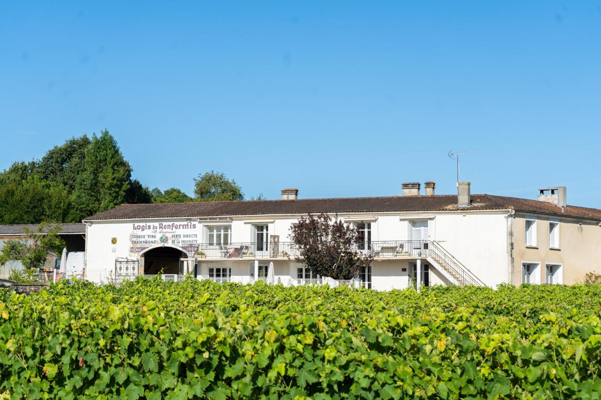 Logis Du Renfermis * Saint-Meme-les-Carrieres